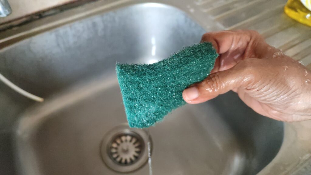 A Complete Guide to Sparkling Dishes: Scotch Brite Scrubber Review